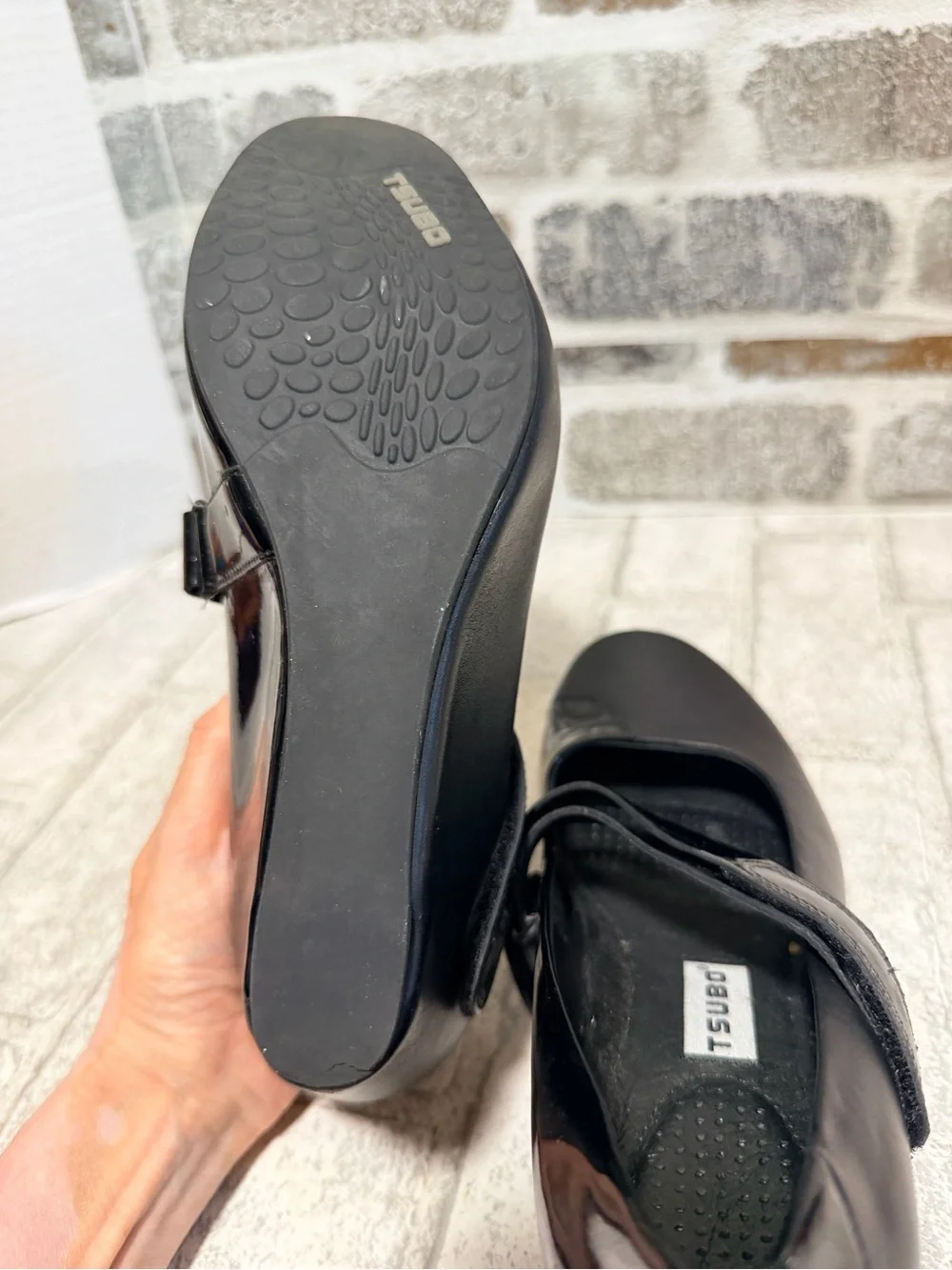 Tsubo Black Patent-Trim Mary Jane wedge shoes 6.5